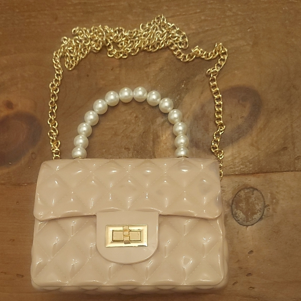 SOLD Elegant Cream Quilted Handbag with Gold Chain